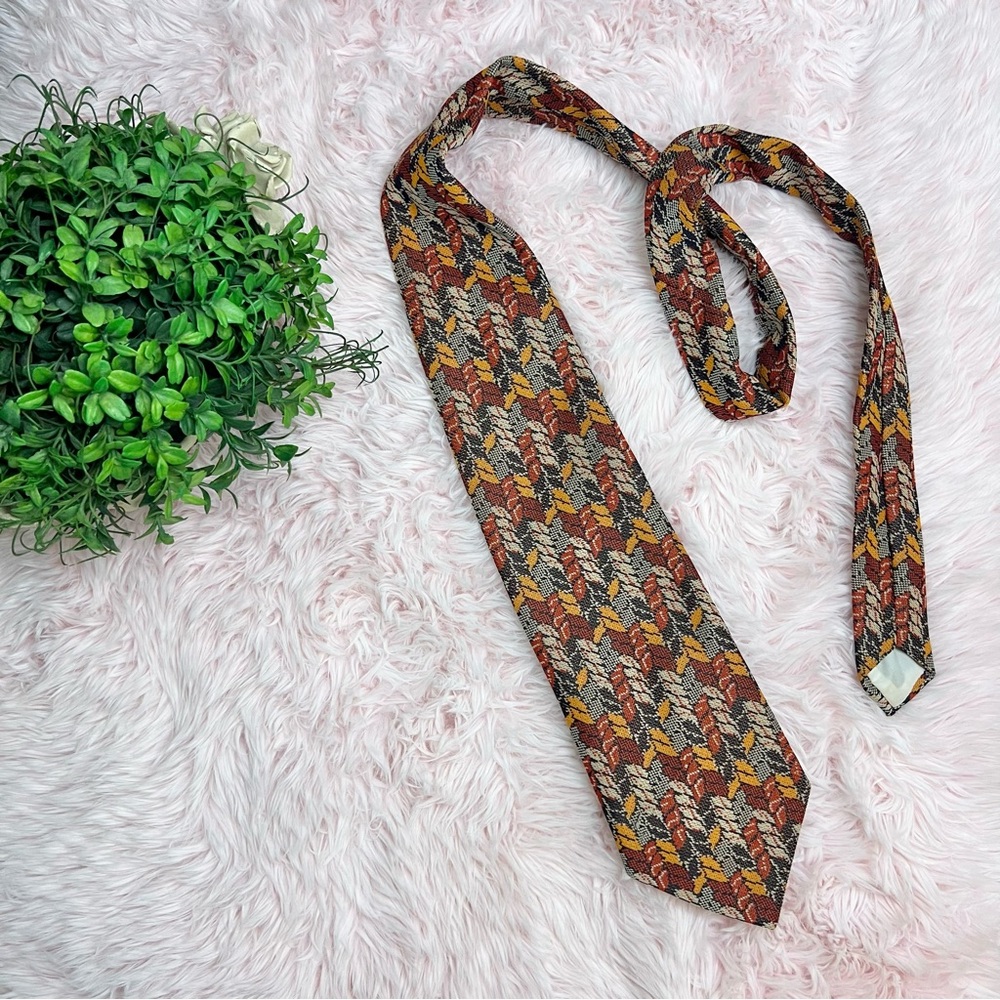 Sears The Men’s Store Vintage 70s Red Yellow Polyester‎ Double Knit Colorful Tie